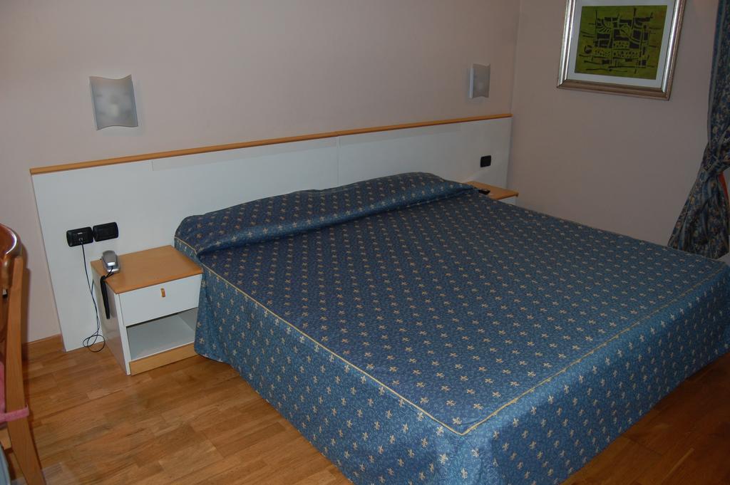 Albergo Ristorante Sant'Eustorgio Arcore Habitación foto
